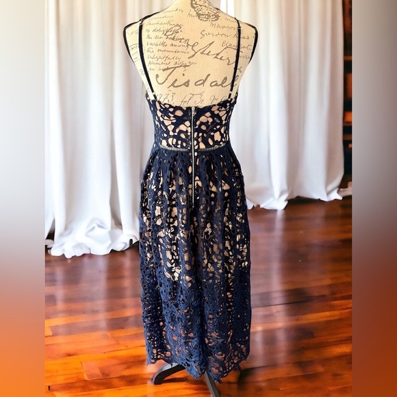 The Clothing Co ELEGANT NAVY BLUE LACE ANKLE-LENGTH MIDI DRESS Medium​ - Picture 4 of 15